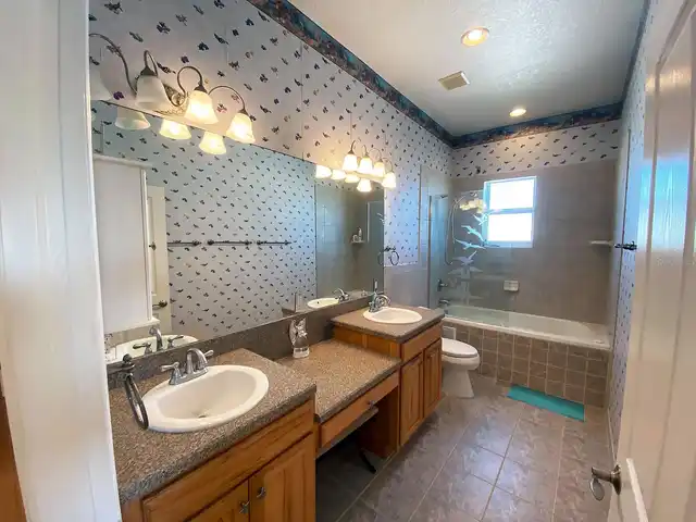 Listing Photo 10