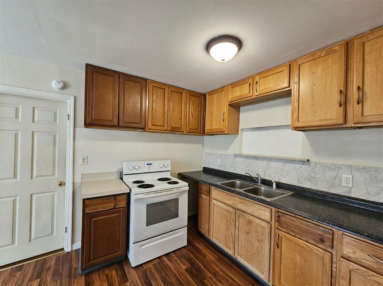 Listing Photo 8