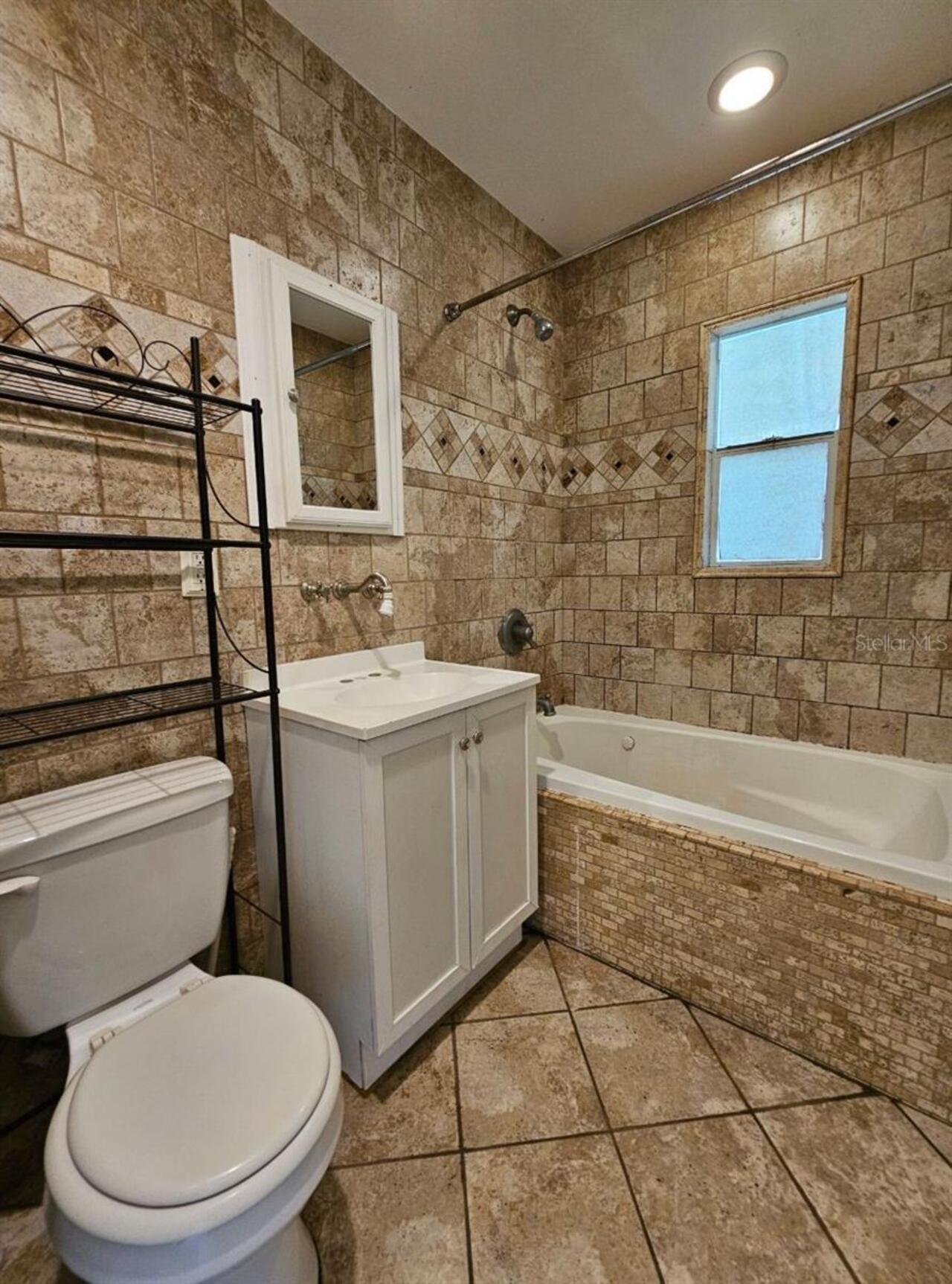 Listing Photo 12