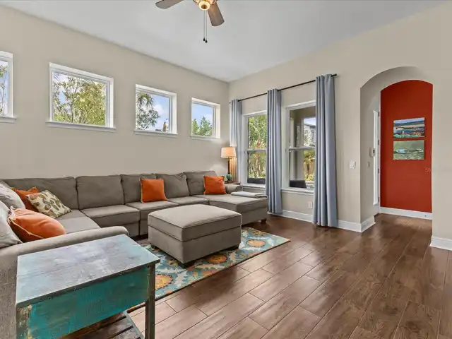 Listing Photo 12