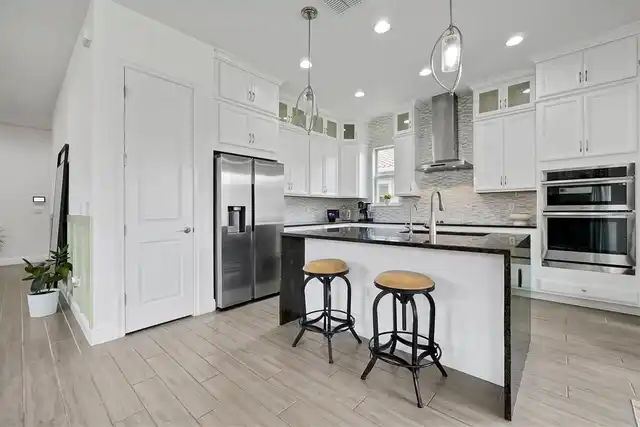 Listing Photo 11