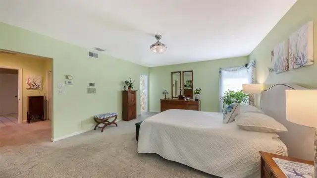 Listing Photo 9