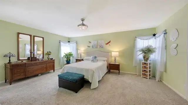 Listing Photo 10