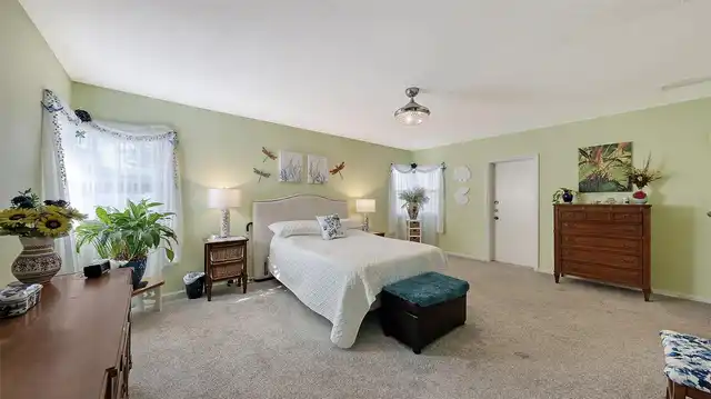Listing Photo 11
