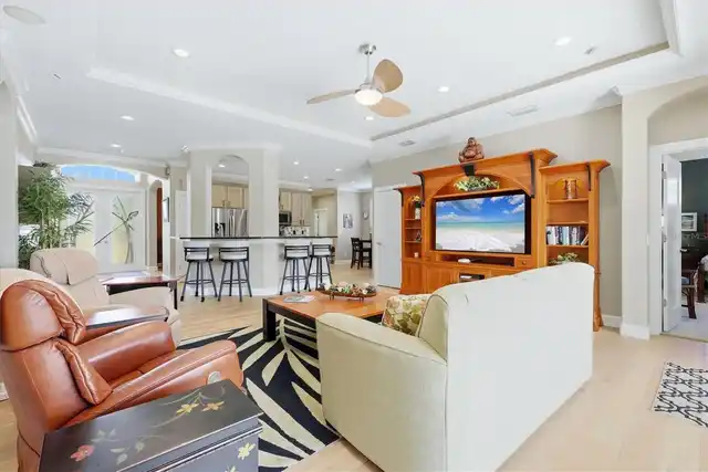 Listing Photo 8