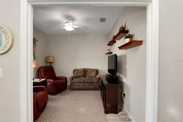 Listing Photo 12