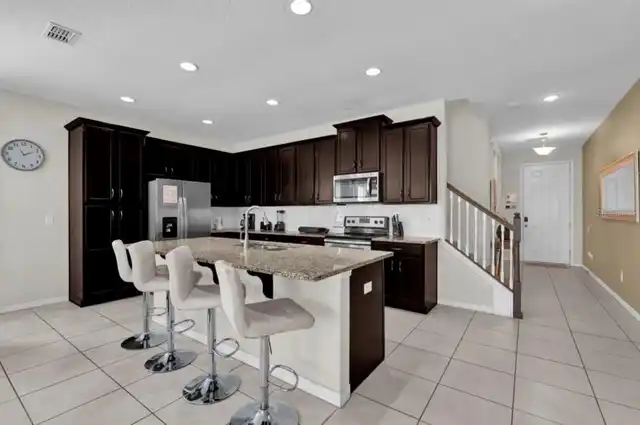 Listing Photo 11