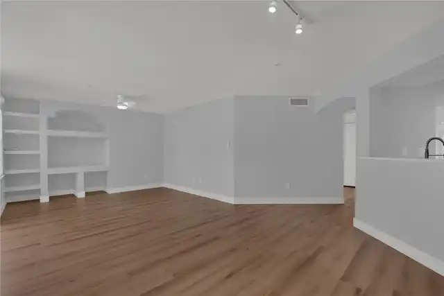 Listing Photo 6