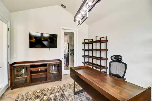 Listing Photo 10