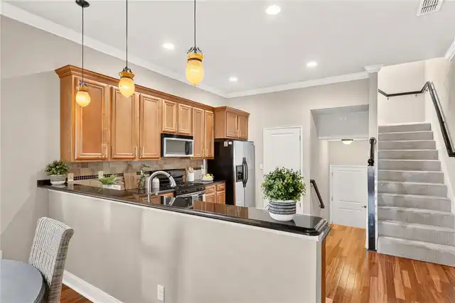 Listing Photo 9