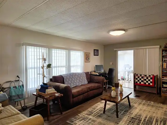 Listing Photo 8