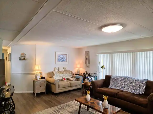Listing Photo 9