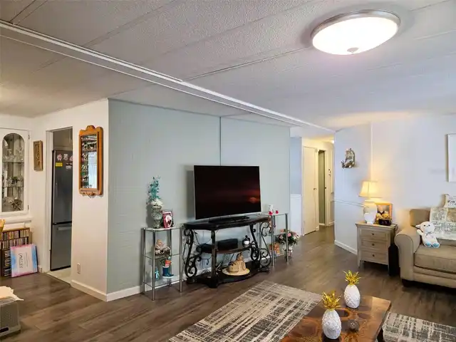 Listing Photo 11
