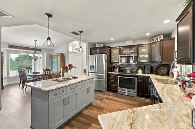 Listing Photo 12