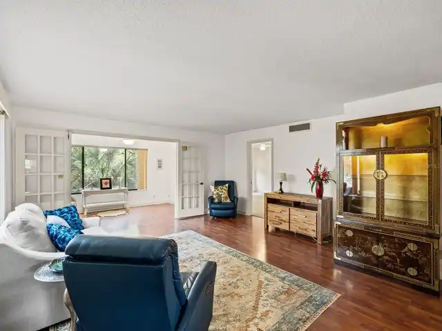 Listing Photo 7