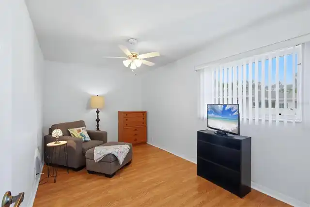 Listing Photo 12