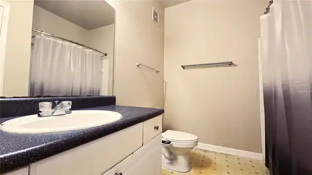 Listing Photo 9