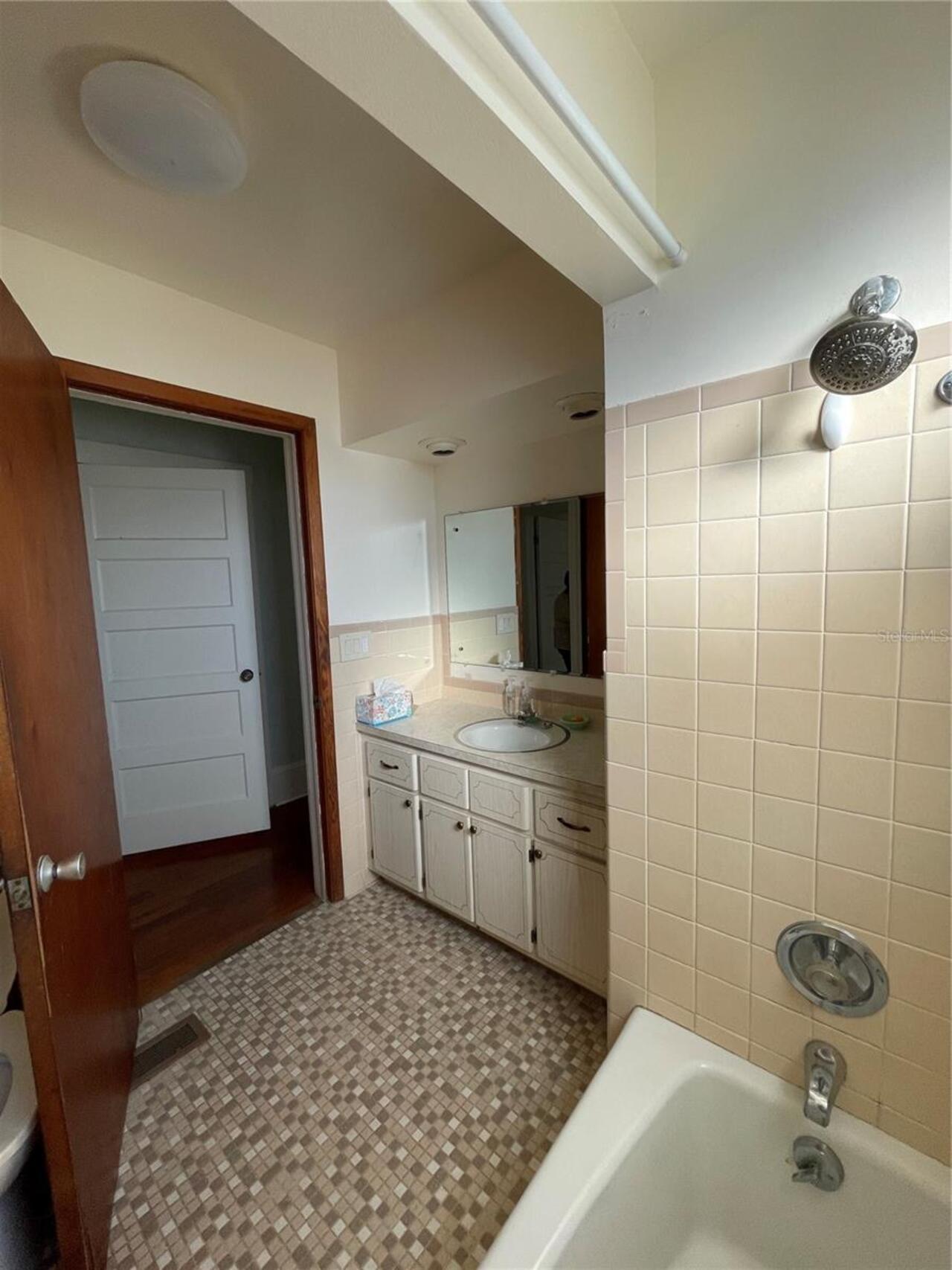 Listing Photo 11
