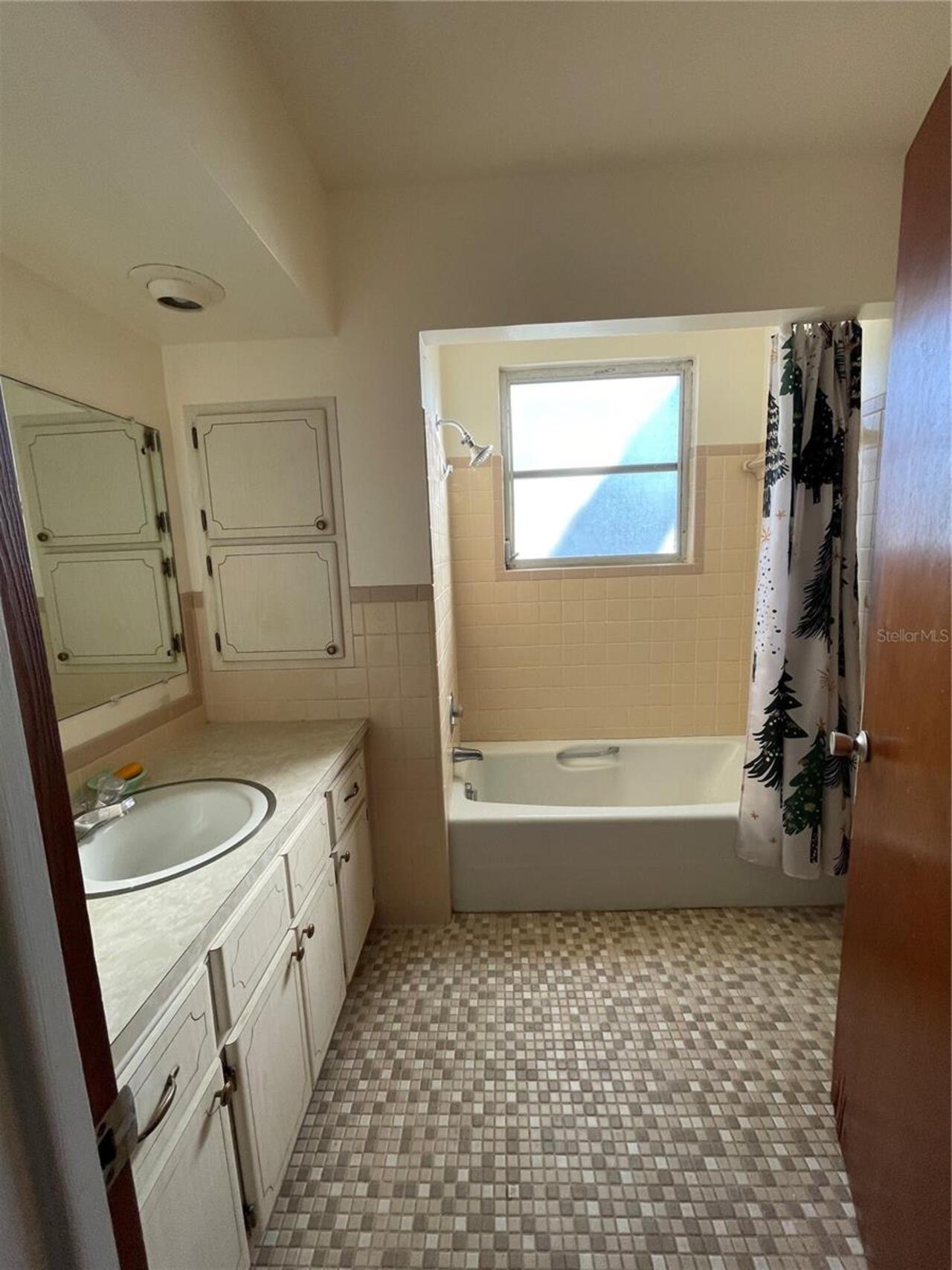 Listing Photo 12