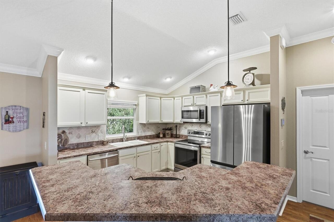 Listing Photo 17