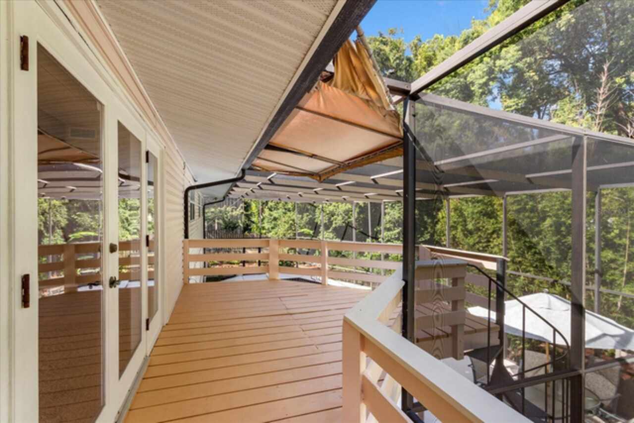 Listing Photo 11