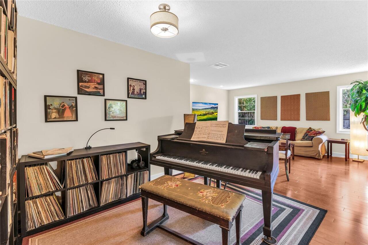 Listing Photo 12