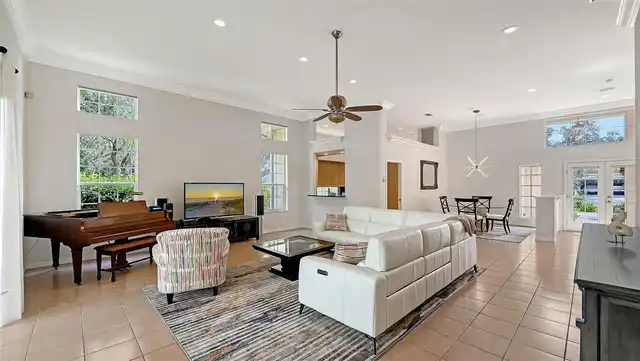 Listing Photo 12