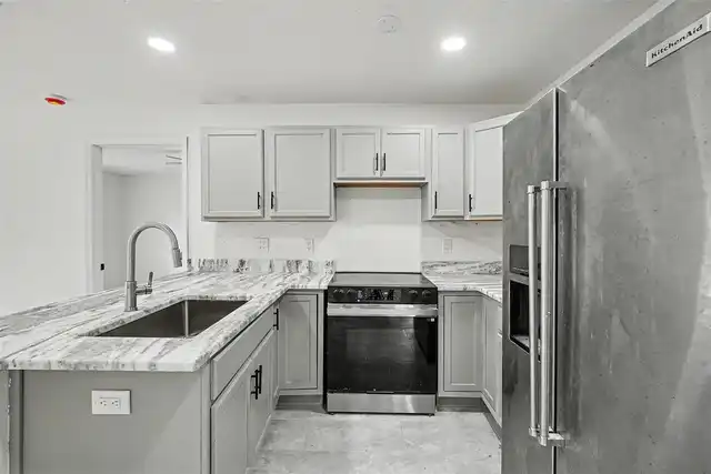 Listing Photo 9