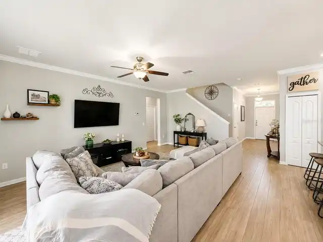 Listing Photo 11