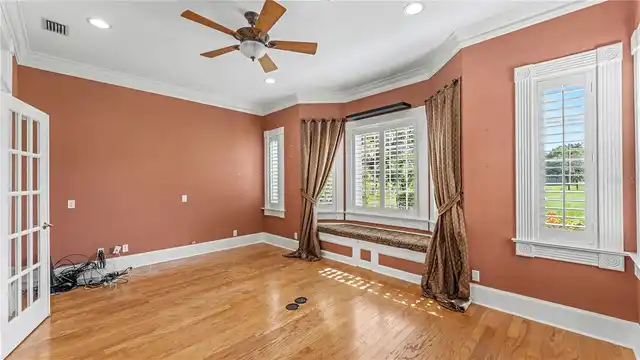 Listing Photo 12