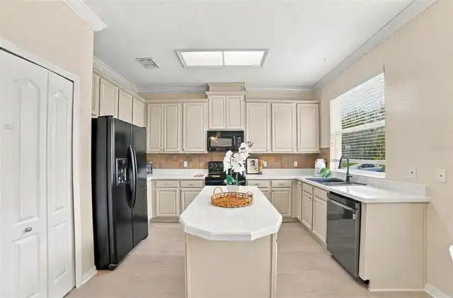Listing Photo 7