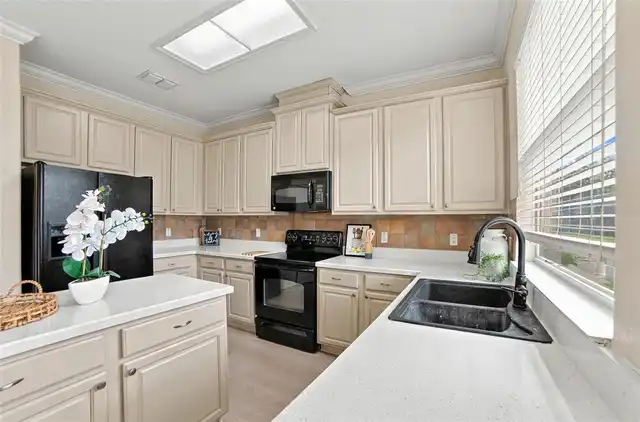 Listing Photo 9