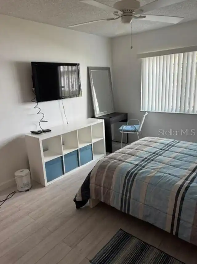 Listing Photo 12