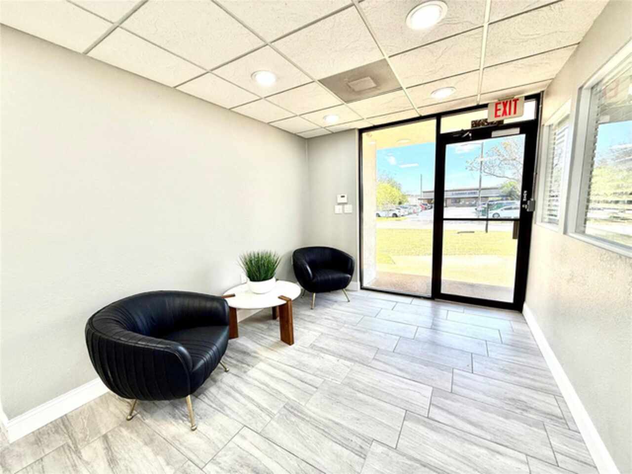 Listing Photo 12