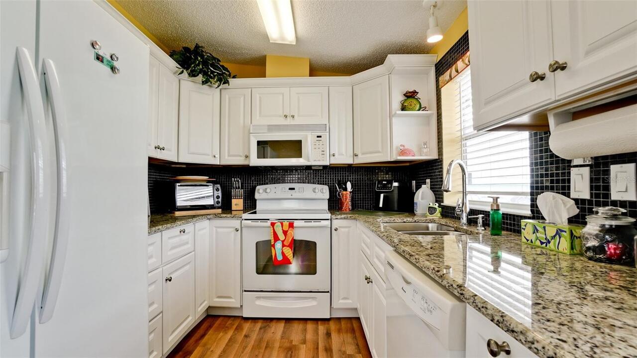 Listing Photo 12