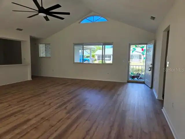 Listing Photo 6