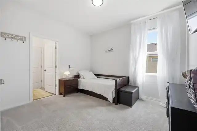 Listing Photo 18