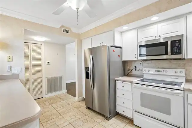 Listing Photo 9