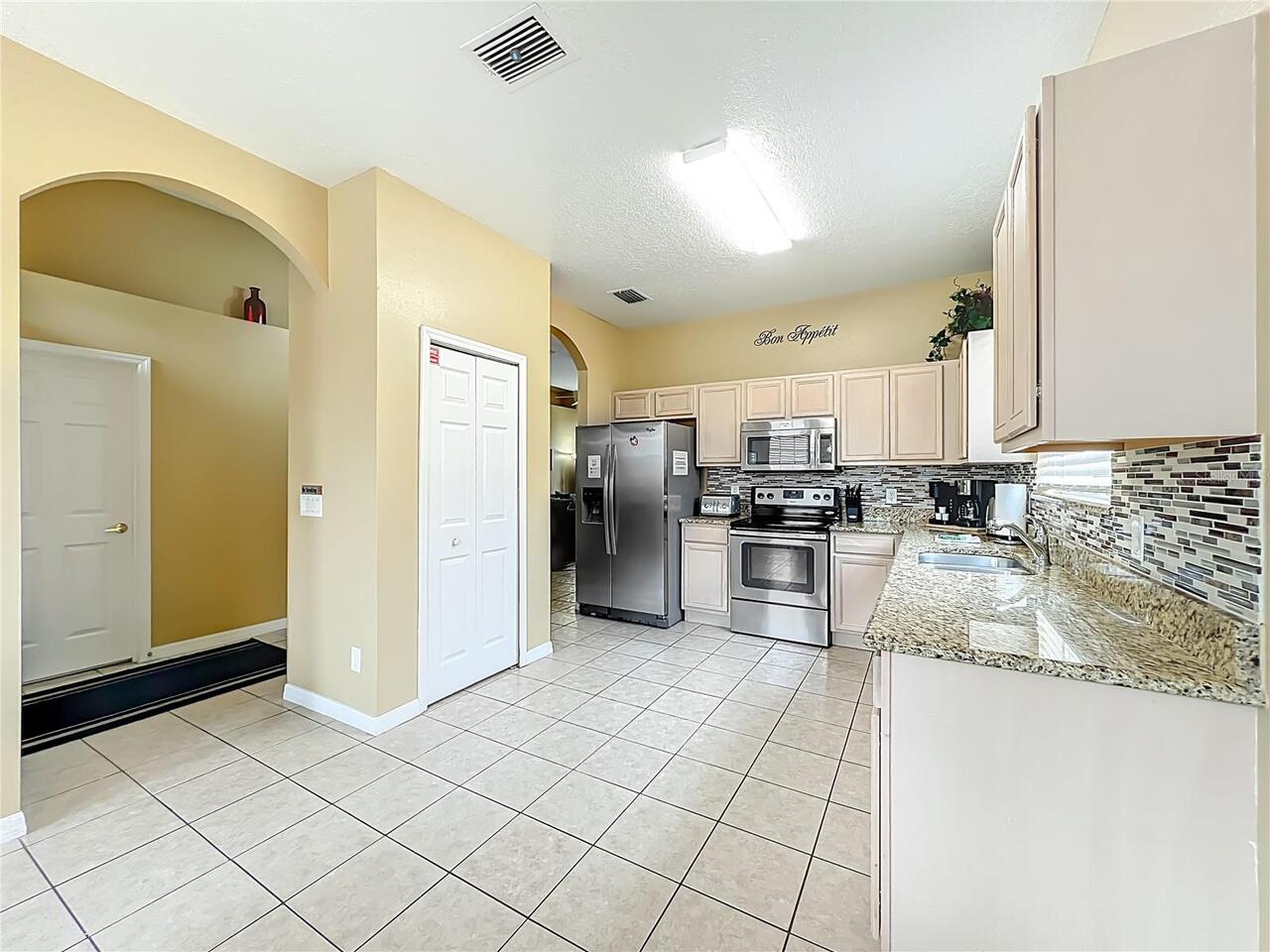 Listing Photo 12