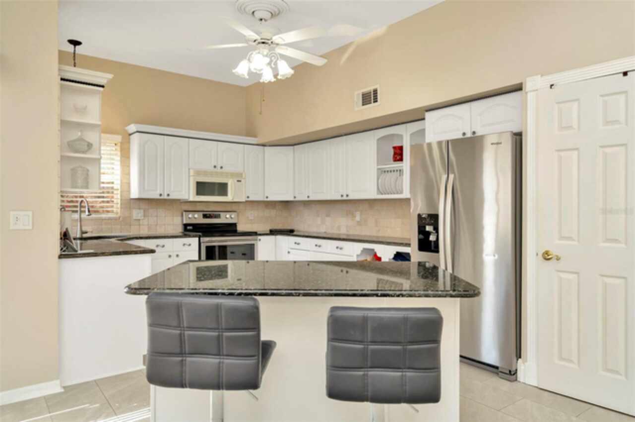 Listing Photo 12