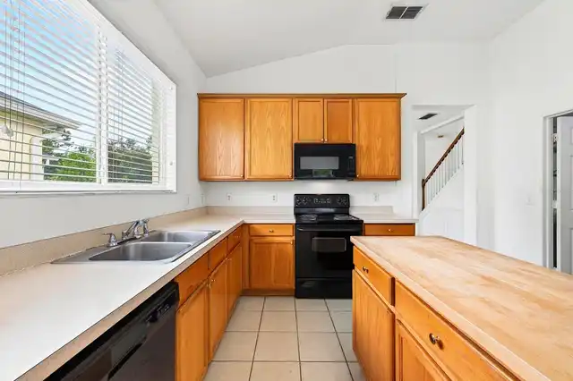 Listing Photo 9