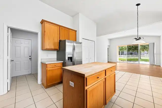 Listing Photo 10
