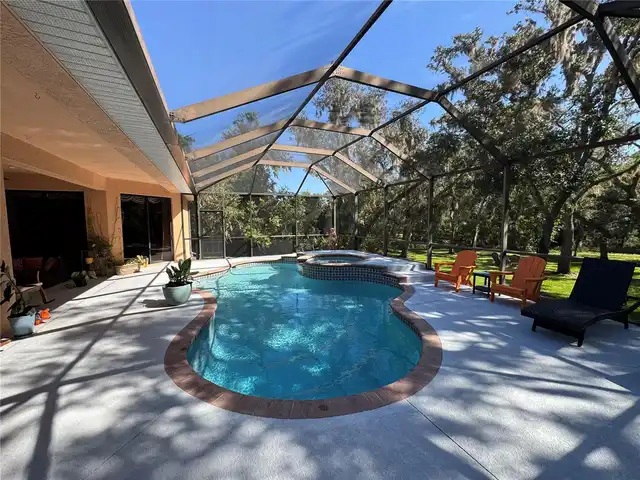 Listing Photo 11