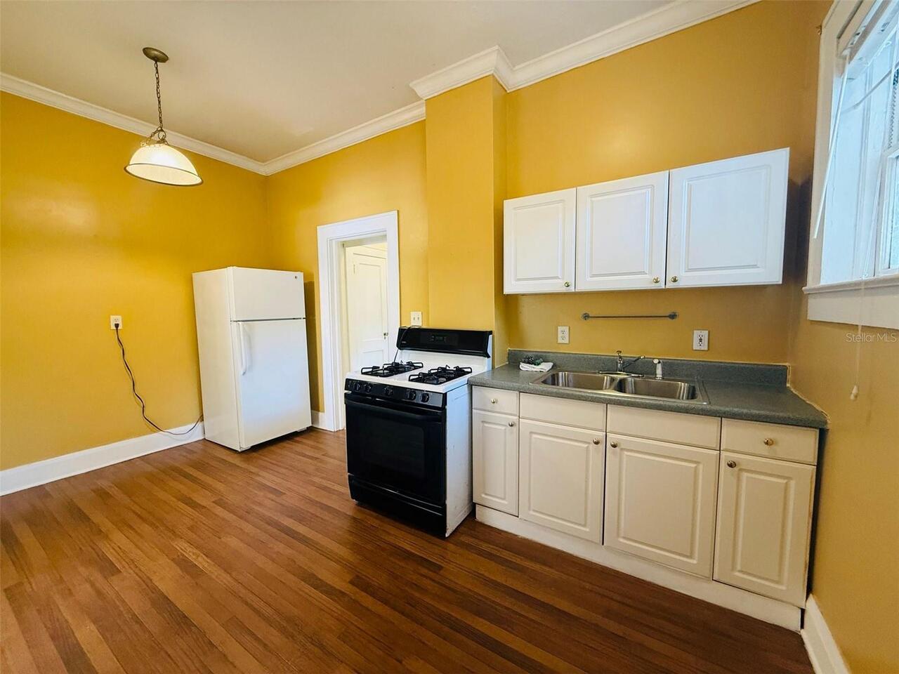 Listing Photo 8