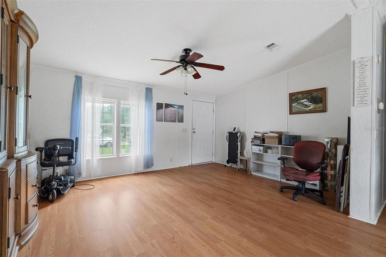 Listing Photo 16