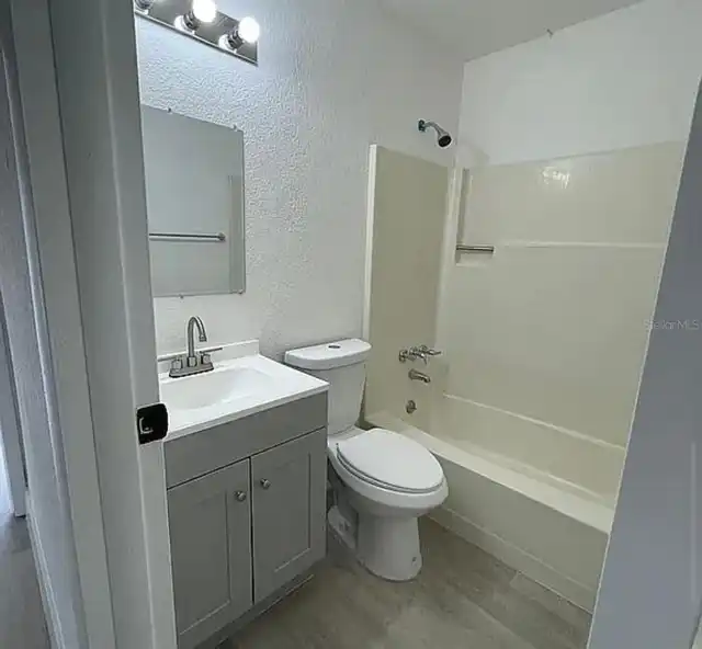 Listing Photo 12