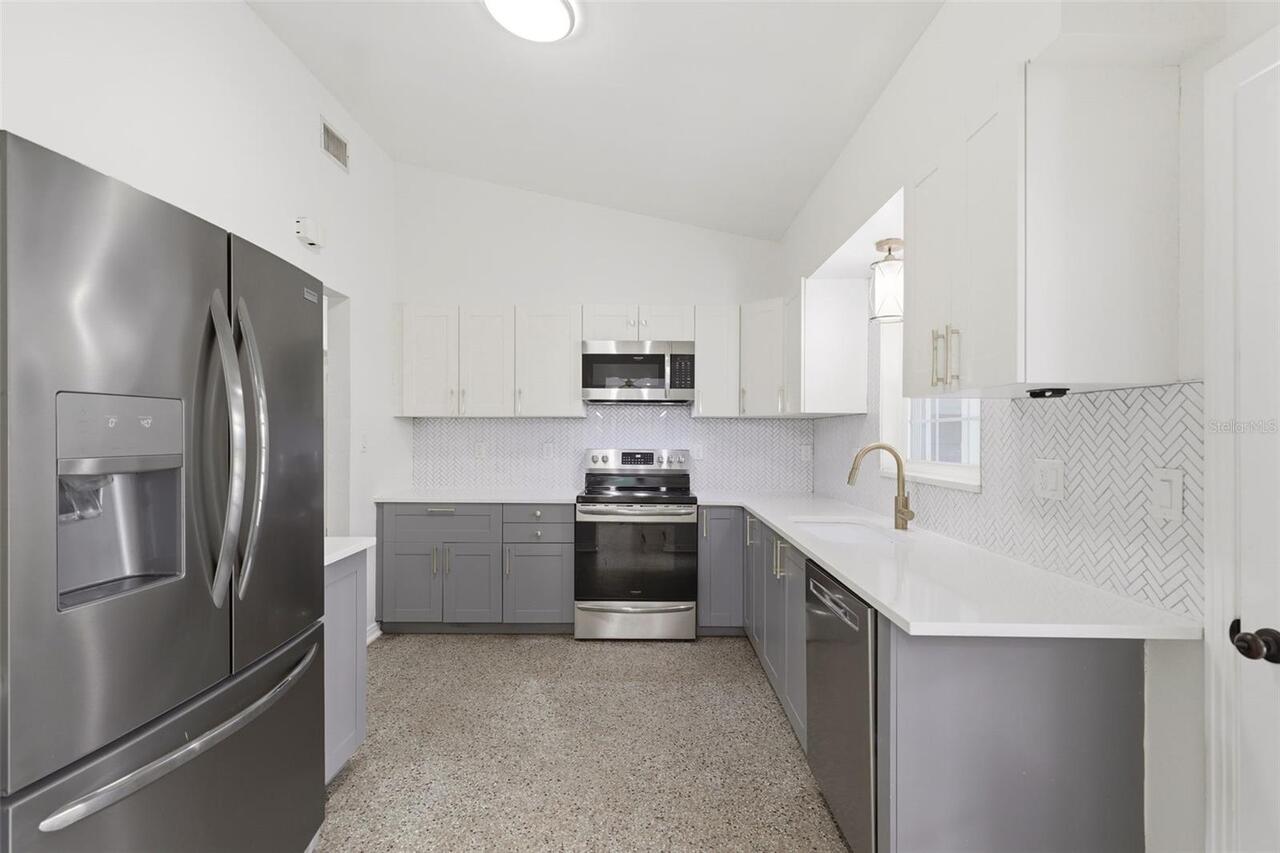 Listing Photo 11