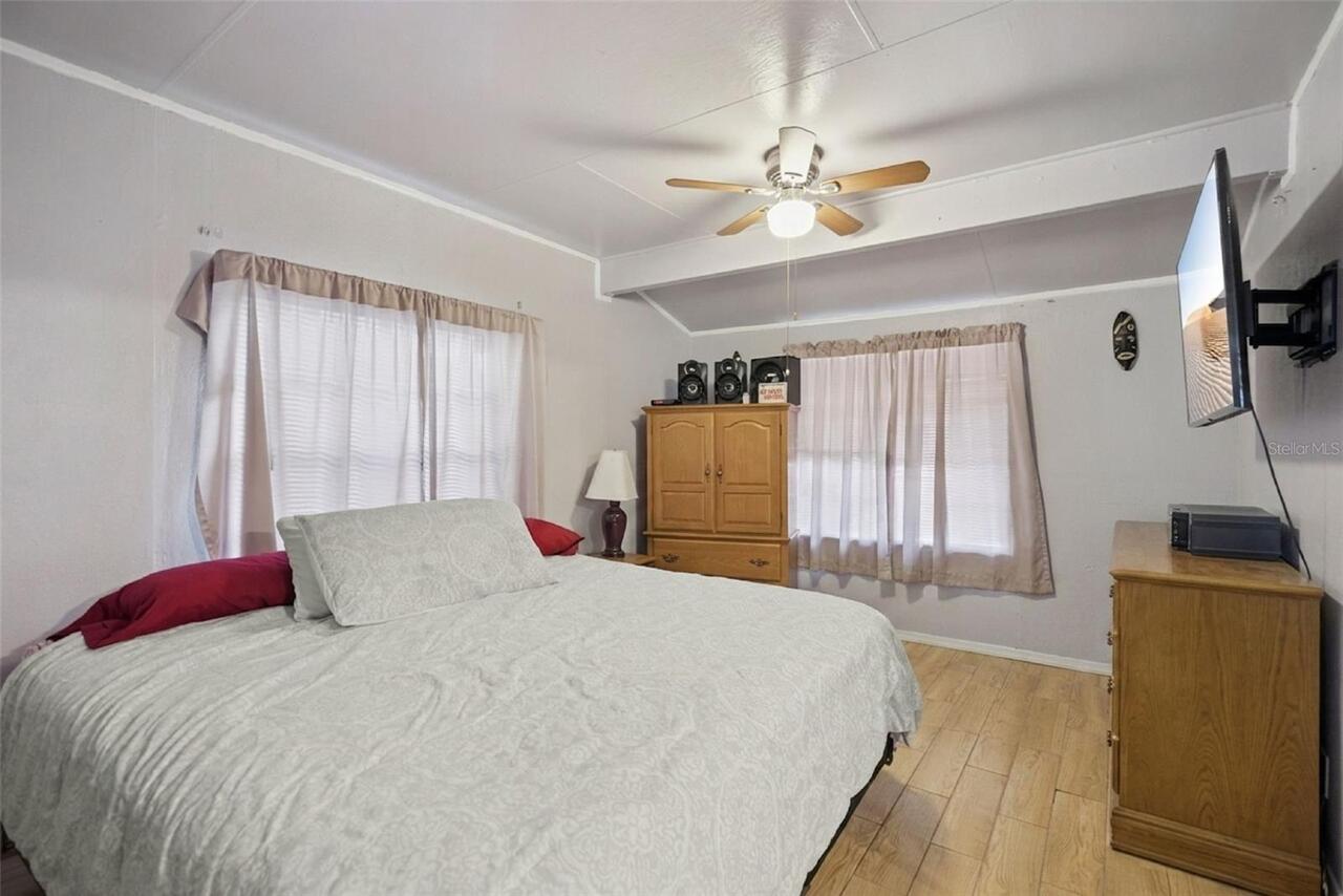 Listing Photo 12