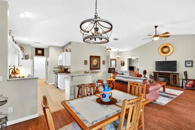 Listing Photo 12