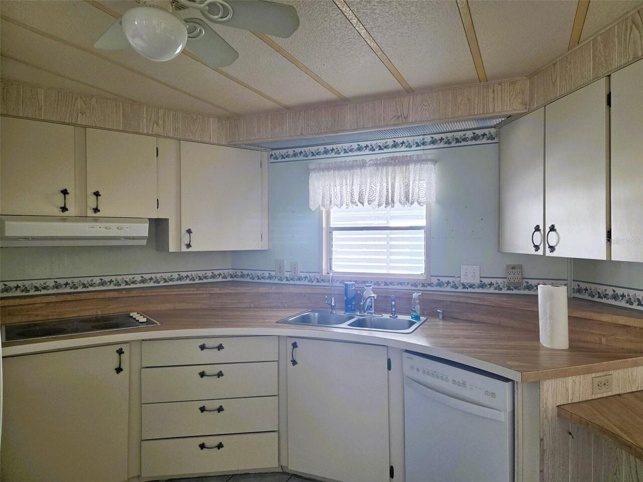 Listing Photo 9